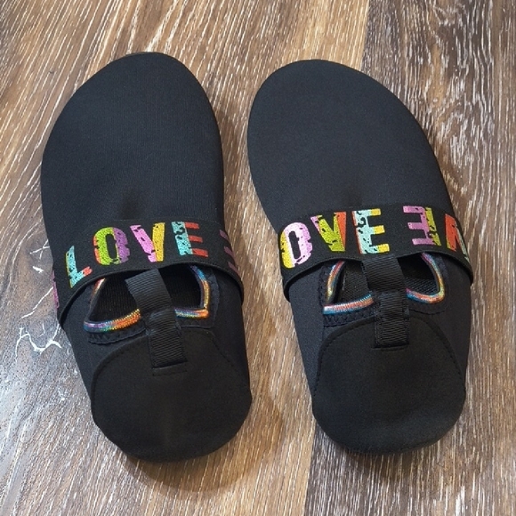 Women's Black Water Shoes with Multicolor Strap - Picture 3 of 5